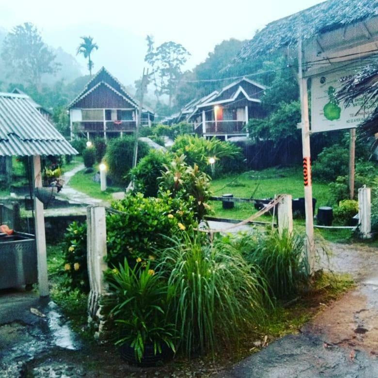 Marina Bay Resort & Restaurant Kampung Genting Bagian luar foto
