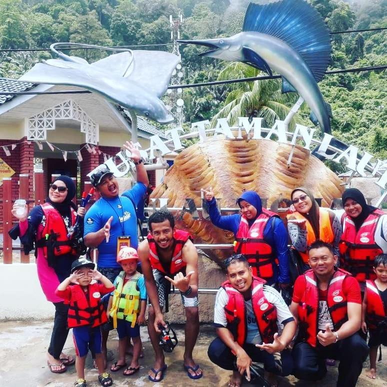 Marina Bay Resort & Restaurant Kampung Genting Bagian luar foto